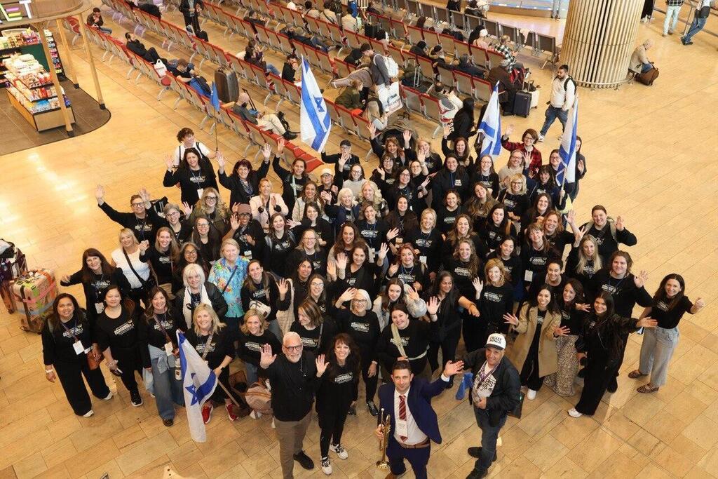 המשלחת בנחיתה בנתב"ג