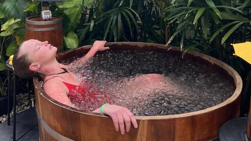 הגר באמבטיית קרח