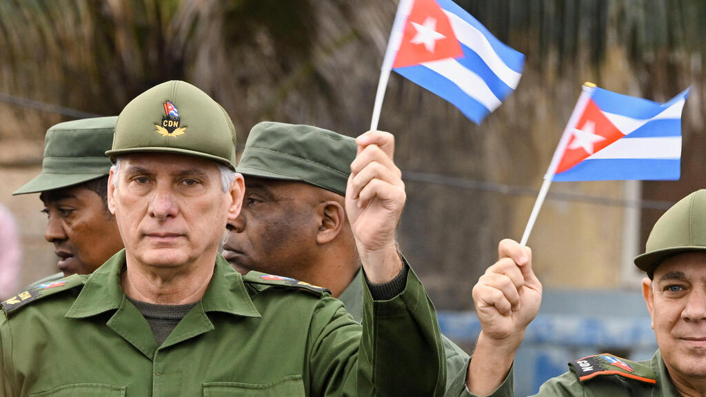 Cuban President Miguel Díaz-Canel (Photo: REUTERS/Norlys Perez) 16 בינואר 2026 נשיא קובה מיגל דיאס קאנל בצעדה ב הוואנה מחוץ לשגרירות ארה"ב במחאה על הרג מאבטחיו הקובנים של נשיא ונצואלה ניקולס מדורו במבצע הלכידה שלו