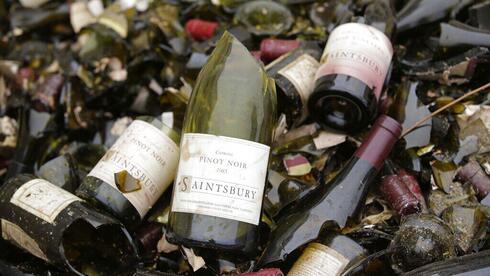 בקבוקי יין שבורים בנאפה וואלי