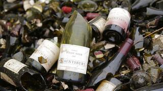 בקבוקי יין שבורים בנאפה וואלי