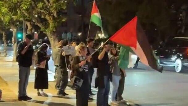 מחאה אנטי-ישראלית מחוץ לבכורת הסרט "צעקה 7"