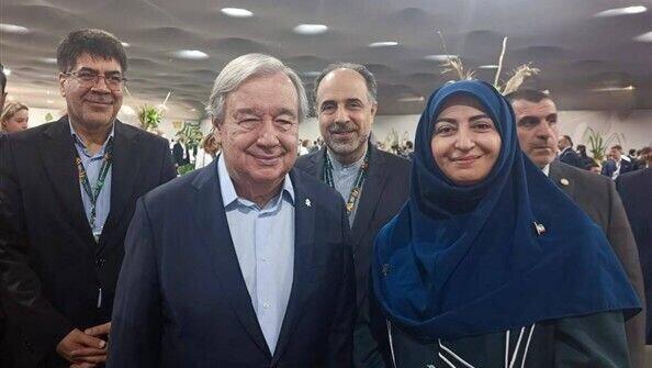 שינה אנסארי עם מזכ"ל האו"ם גוטרש בוועידת האקלים האחרונה