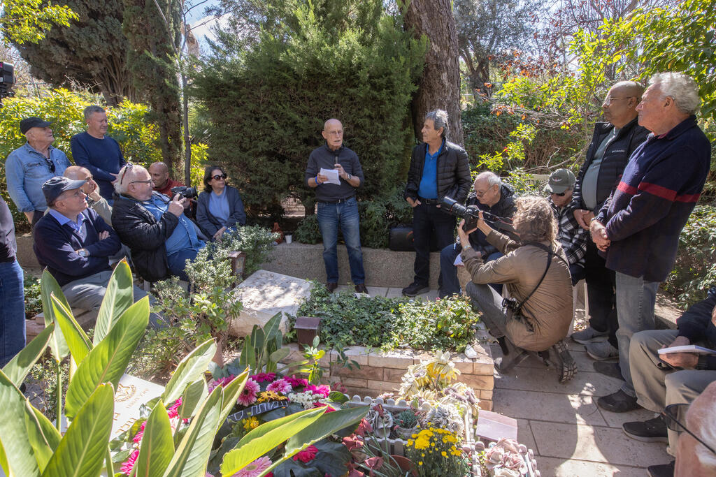 Shaked Reconnaissance Unit veterans gather at the Kiryat Shaul Military Cemetery in Tel Aviv for a memorial ceremony honoring the unit’s legendary commander Amos Yarkoni (Photo: Ido Erez) אזכרתו של עמוס ירקוני בבית העלמין קריית שאול