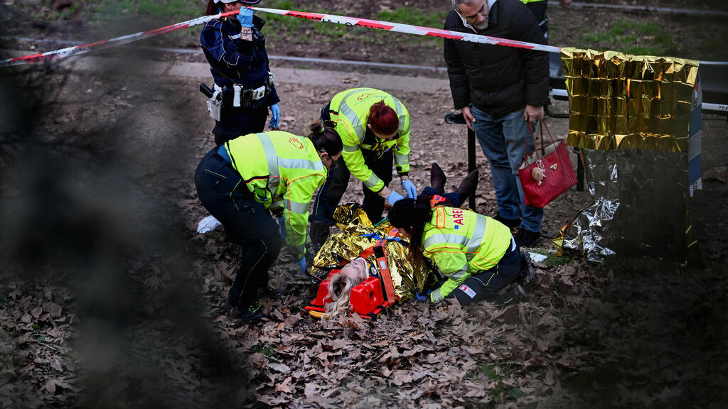 Photo: Daniele Mascolo/ Reuters זירת ההתרסקות של הרכבת הקלה במילאנו