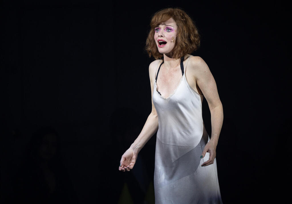 Хани Фирстенберг (Салли) в мюзикле"Кабаре" (Фото: Моше Читиат) "Кабаре"