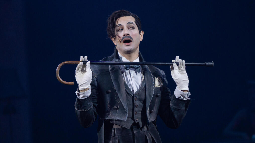 Ран Данкер (Эмси) в мюзикле "Кабаре" (Фото: Моше Читиат) "Кабаре"