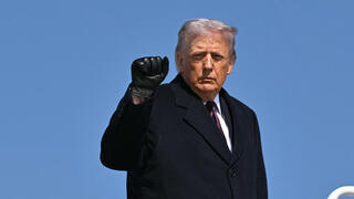 טראמפ לפני המראתו לטקסס