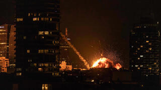  נפילה מתקפת טילים על תל אביב פגיעה ישירה מלחמת מלחמה מבצע שאגת הארי פיצוץ