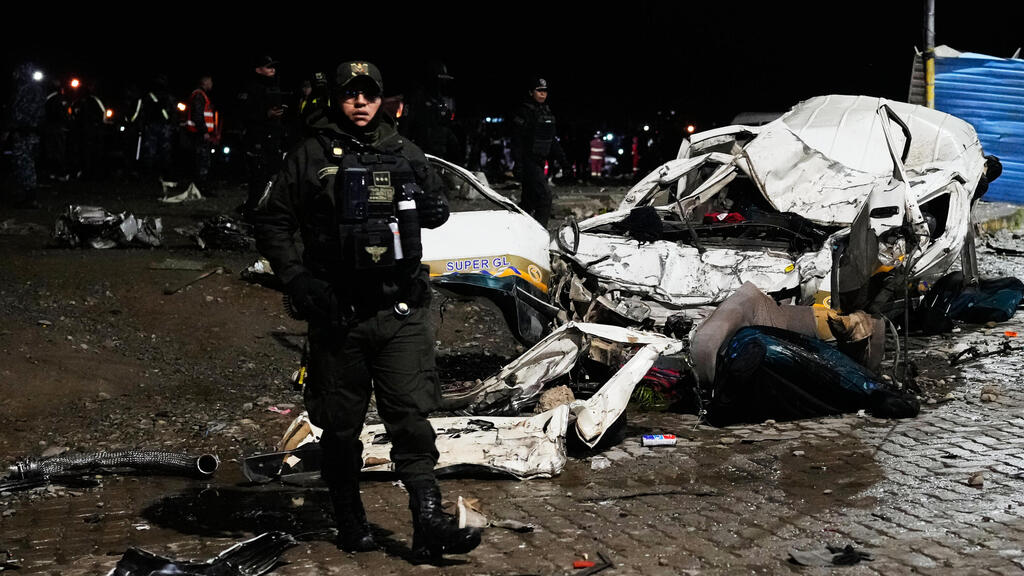 Photo: AP, Juan Karita תיעוד מזירת ההתרסקות בבוליביה