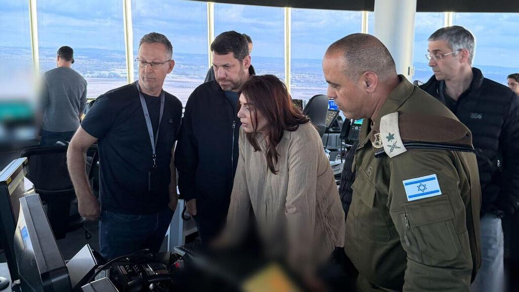 השרה וחברת הקבינט מירי רגב עומדת מקרוב אחרי פינוי צי המטוסים