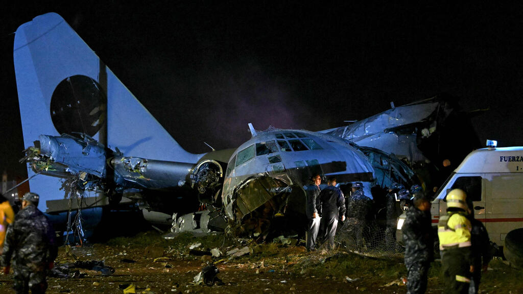 Photo: AFP, Aizar Raldes תיעוד מזירת ההתרסקות בבוליביה