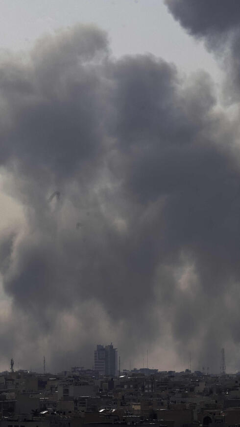 טהרן איראן עשן תקיפות