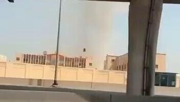 החות'ים מאיימים לתקוף ספינות; עשן בבסיס בבחריין