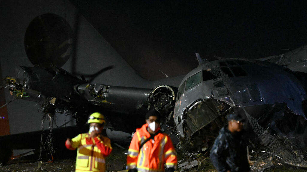 Rescue forces at the scene (Photo: AFP, Aizar Raldes) תיעוד מזירת ההתרסקות בבוליביה