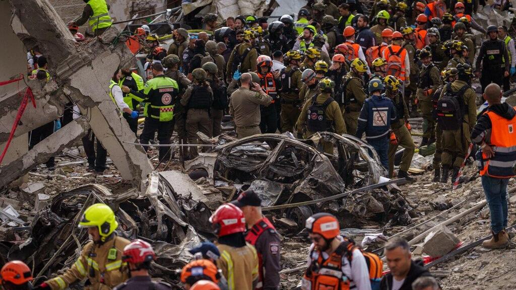 Photo: Shalev Shalom זירת הפגיעה בבית שמש