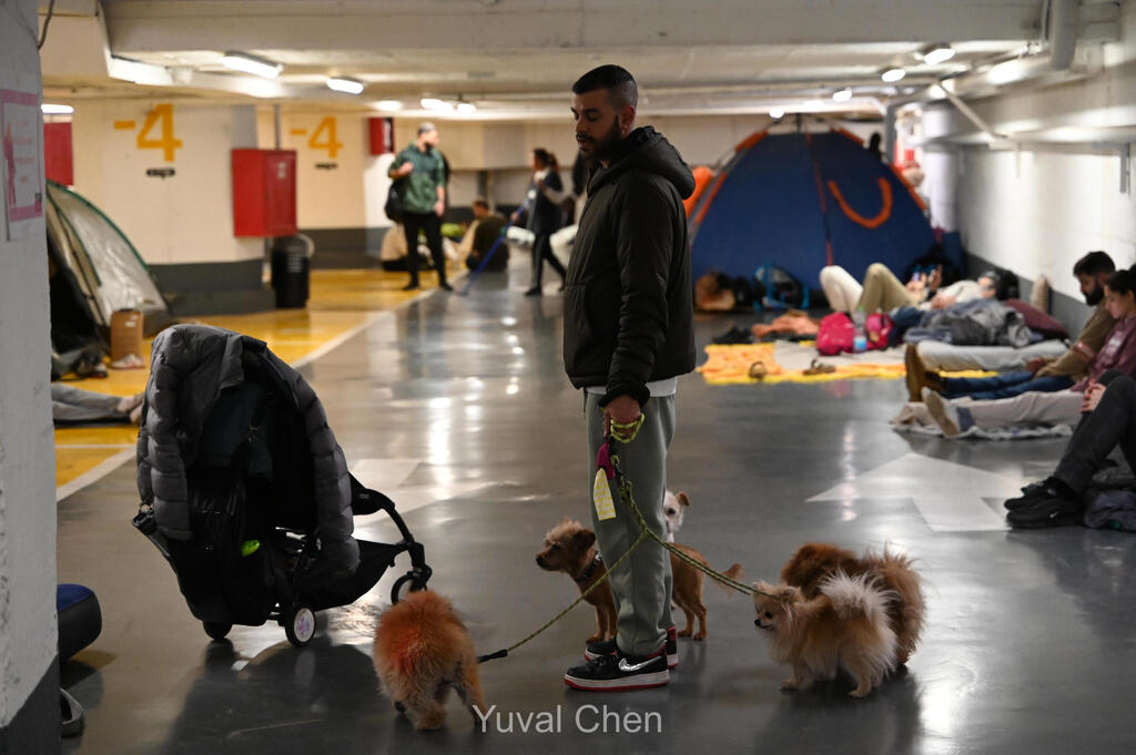 The parking garage at Dizengoff Center in Tel Aviv has been designated a protected space (Photo: Yuval Chen) חניון בדיזנגוף סנטר בתל אביב משמש כמרחב מוגן
