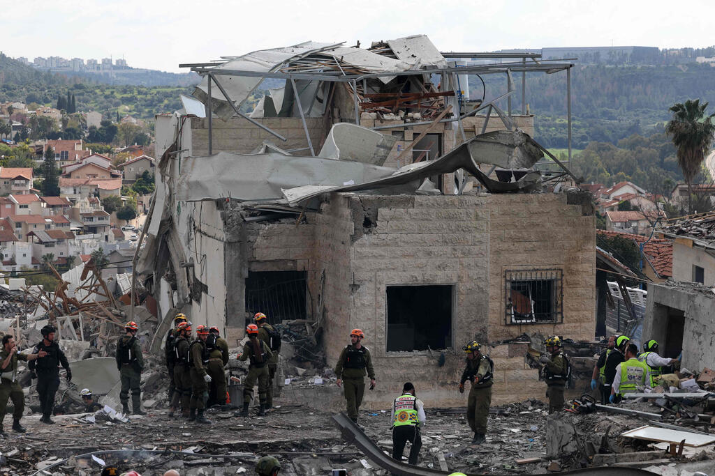 Photo: Ahmad Gharabli/ AFP זירת הנפילה בבית שמש