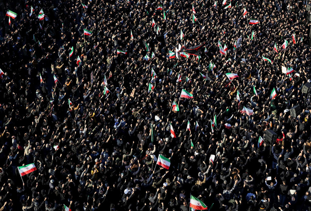 Tehran, Iran: Crowds mourn after the killing of Ali Khamenei (Photo: Majid Asgaripour/WANA (West Asia News Agency) via REUTERS) טהרן איראן המונים מתאבלים אחרי חיסול עלי חמינאי