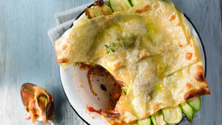 לזניה במילוי עגבניות, זוקיני ובצל סגול