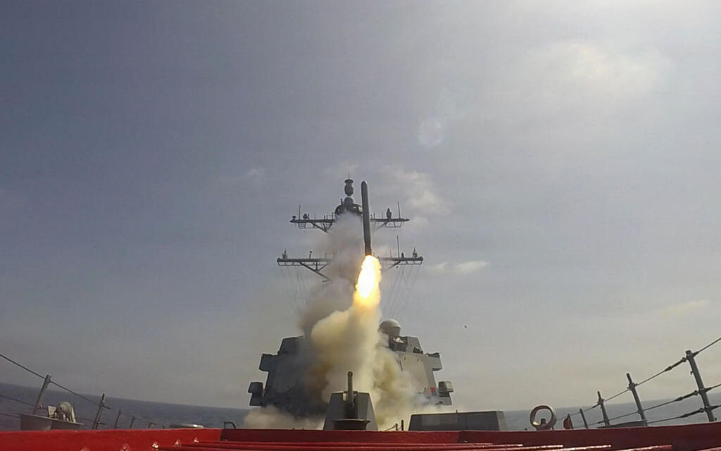 משלתת של ארה"ב USS Frank E. Petersen Jr