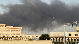 עשן מיתמר מנמל זייד ב אבו דאבי איחוד האמירויות