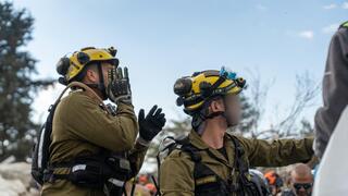 פעילות כוחות פיקוד העורף בזירת הנפילה בבית שמש