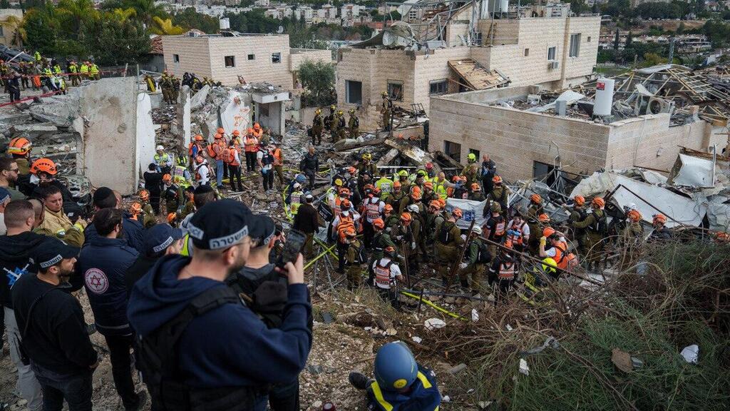 Photo: Shalev Shalom זירת הפגיעה בבית שמש