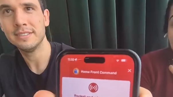 תייר מברזיל עם אפליקציית פיקוד העורף