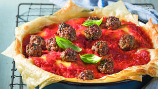 לזניה עם עגבניות וכדורי בשר