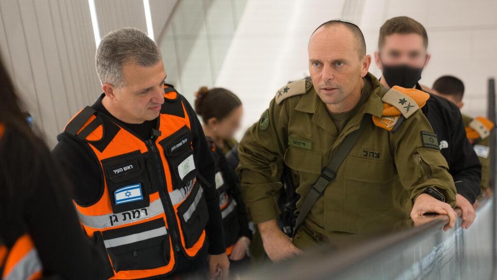 Photo: IDF Spokesperson ביקור מפקד פיקוד העורף בזירות נפילה ובמרחבים מוגנים ברחבי גוש דן
