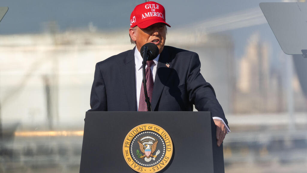 Трамп выступает с речью в Техасе, февраль 2026 г. (Фото: AP Photo/Michael Gonzalez) נשיא ארצות הברית דונלד טראמפ נואם בטקסס, פברואר 2026