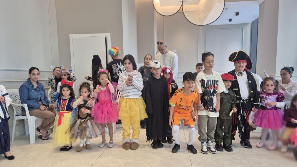 A costume party for Purim held in an apartment building as schools closed due to war with Iran (Photo: Meir Turgeman) מסיבת תחפושות של דיירי בניין, בצל המצב הביטחוני