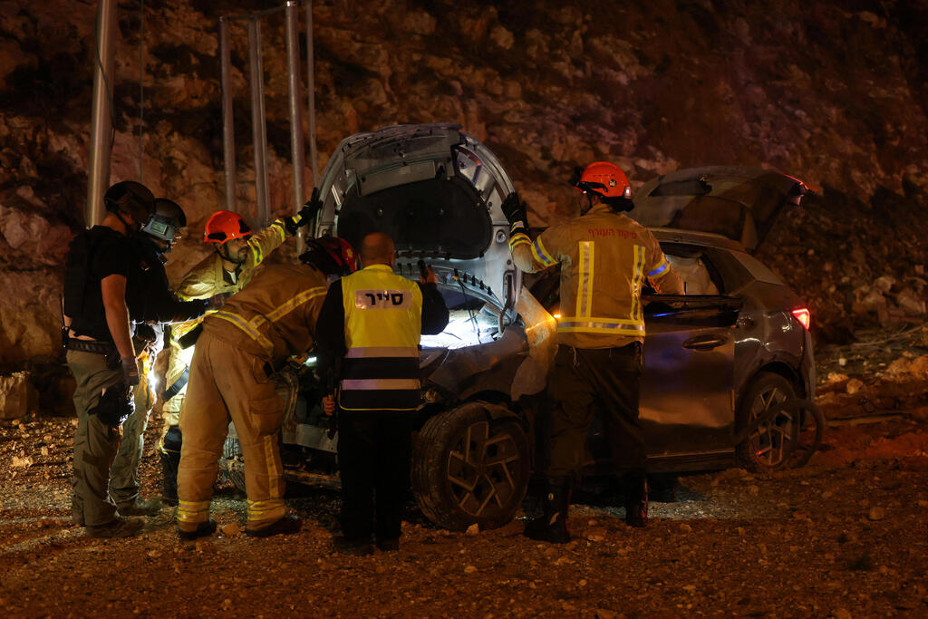 Иерусалим, ущерб от обстрела (Фото: REUTERS/Ammar Awad) זירת הנפילה בירושלים