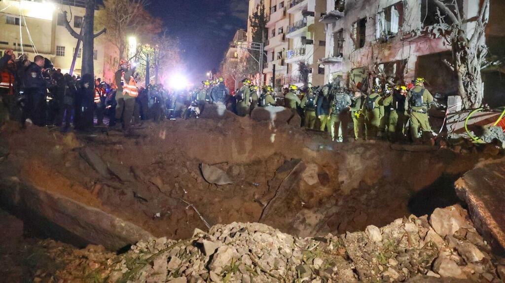 המכתש הענק בזירת הנפילה בתל אביב