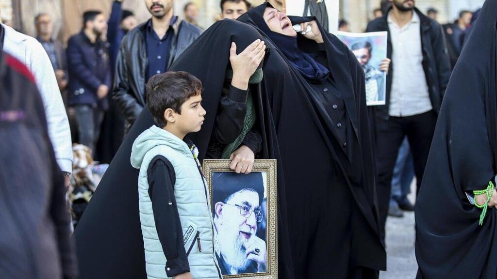 איראן איספהאן מתאבלים על מותו של עלי חמינאי