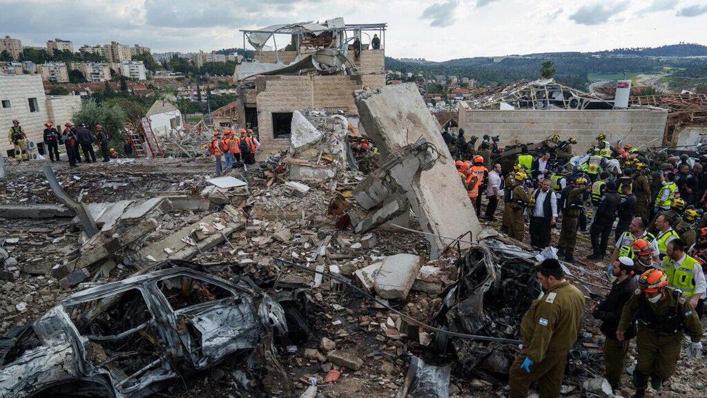 Photo: Shalev Shalom זירת הפגיעה בבית שמש