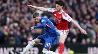 דקלאן רייס וקול פאלמר במאבק על הכדור