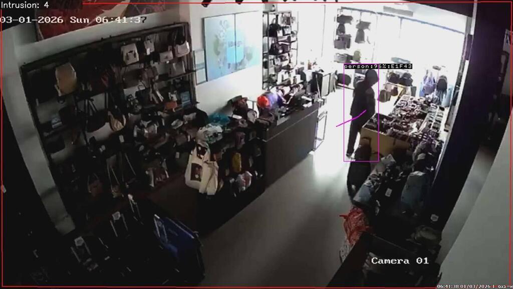 חנות IBAGS נפגעה מטיל איראני ו נבזזה 