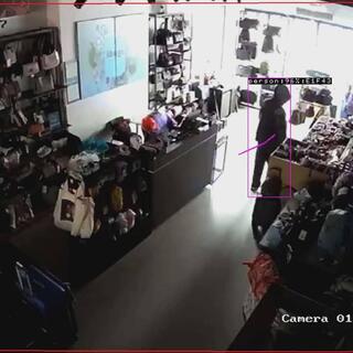 חנות IBAGS נפגעה מטיל איראני ו נבזזה 