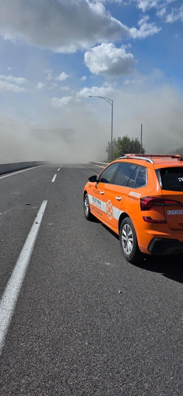 Damage to a road near Beit Shemesh (Photo: United Hatzalah) נפילה בכביש 38
