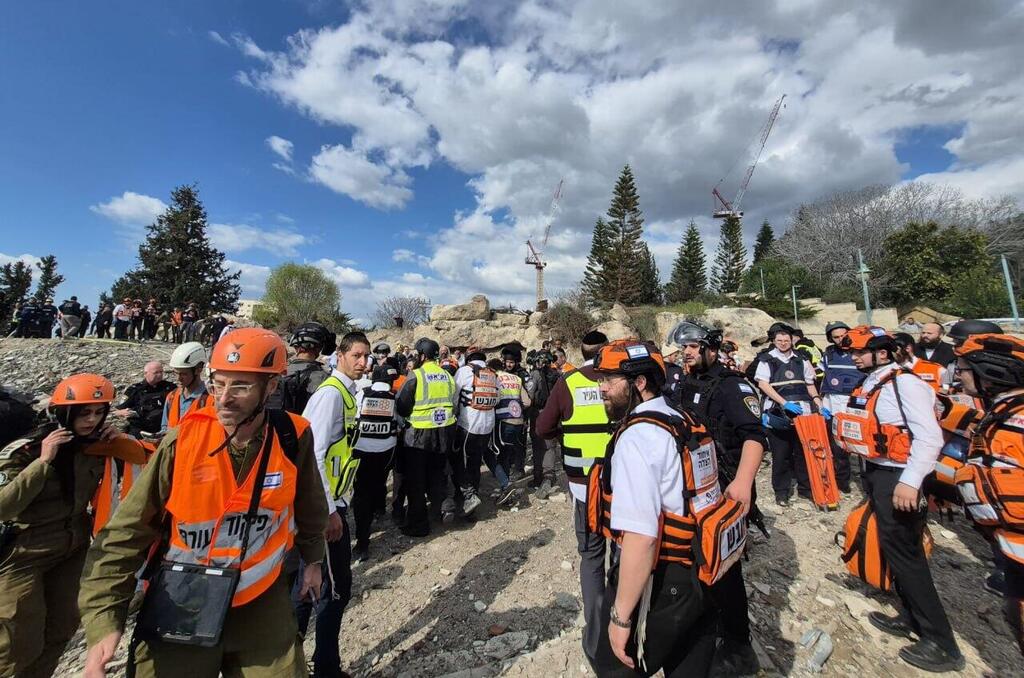 Попадание ракеты в Бейт-Шемеше (Фото: "Ихуд ацала") פגיעה ישירה של טיל ששוגר מאיראן בבית שמש
