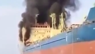 מכלית ספינה ש איראן טוענת כי התקיפה כשניסתה לחצות את מצר הורמוז