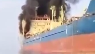 מכלית ספינה ש איראן טוענת כי התקיפה כשניסתה לחצות את מצר הורמוז