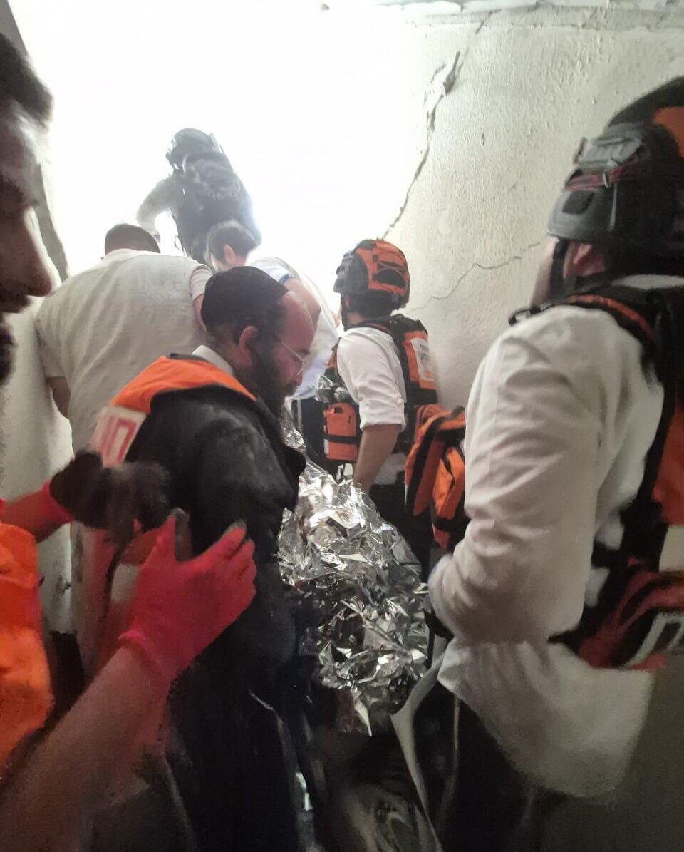 Попадание ракеты в Бейт-Шемеше (Фото: "Ихуд ацала") פגיעה ישירה של טיל ששוגר מאיראן בבית שמש