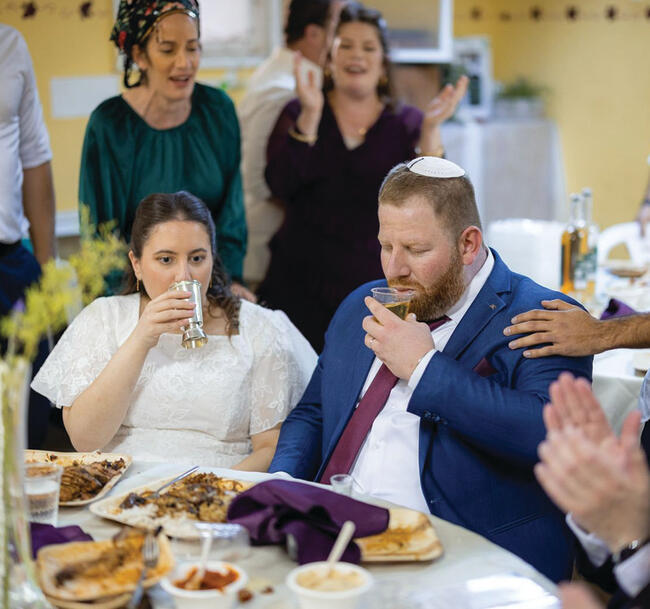“The rabbi said it was miracle”. Evyatar and Kayla at the wedding (Photo: Yariv Kristal) "הרב אמר שזה נס גלוי". אביתר וקיילה בחתונה הממוגנת