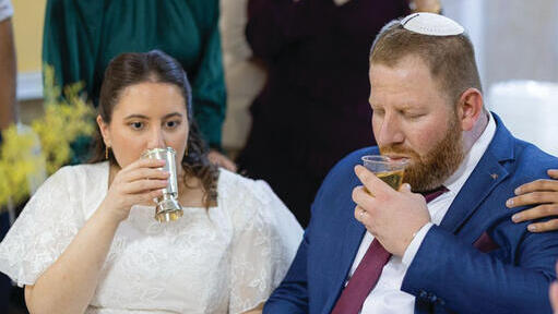 "הרב אמר שזה נס  גלוי". אביתר וקיילה  בחתונה הממוגנת