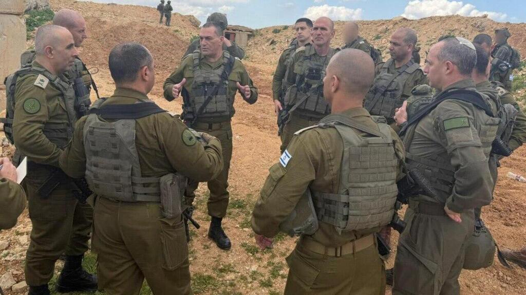 The chief of staff with senior commanders הערכת מצב של הרמטכ"ל בגבול הצפוני