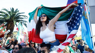 גולים איראנים בלוס אנג'לס חוגגים את חיסול חמינאי