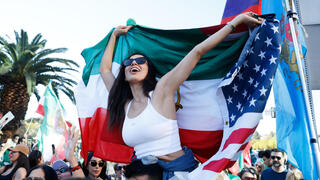 גולים איראנים בלוס אנג'לס חוגגים את חיסול חמינאי